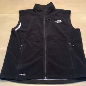 Men’s black fleece north face vest size XL